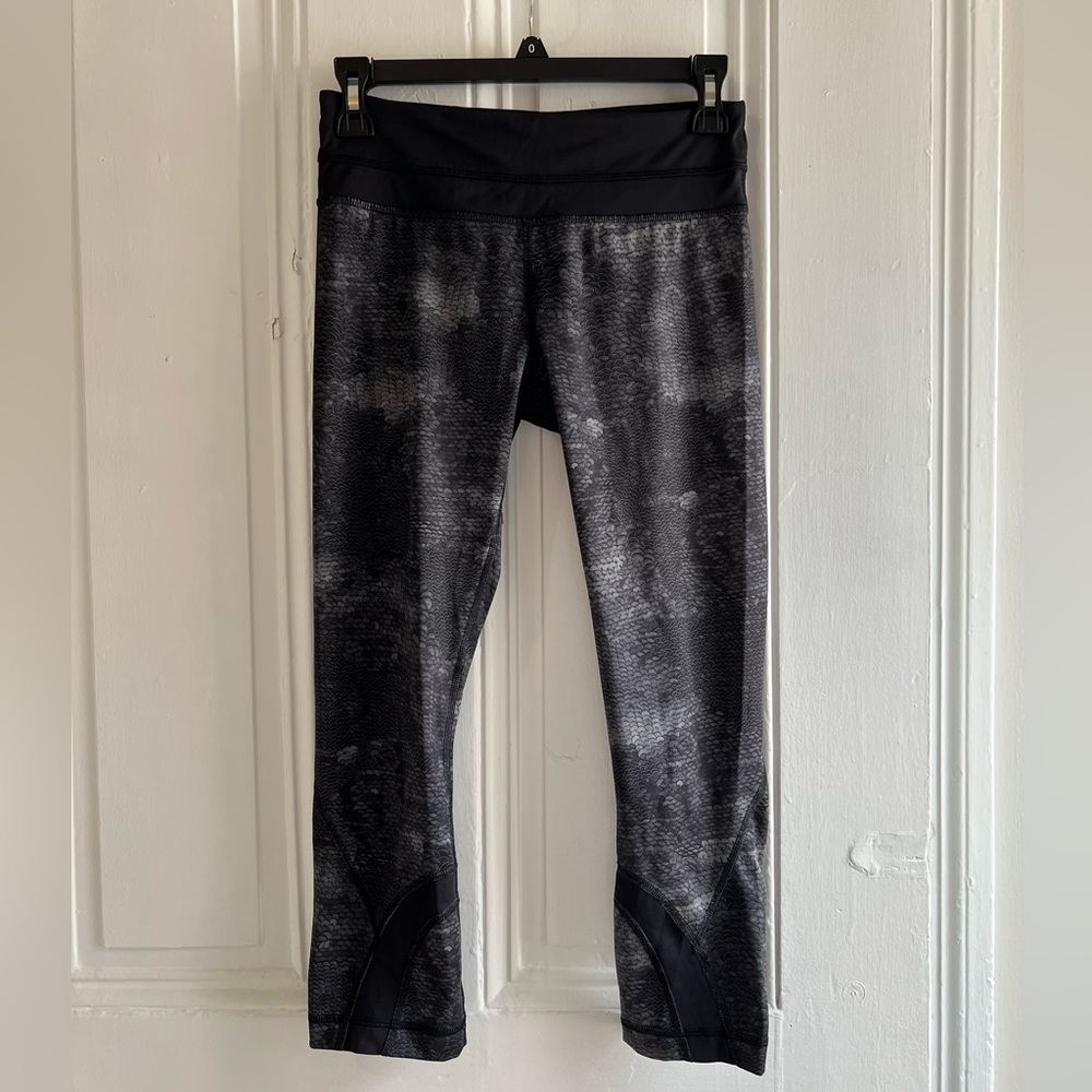 Lululemon Run Inspire Crop II All Full-On Luxstreme Sequin Snake Slate Black